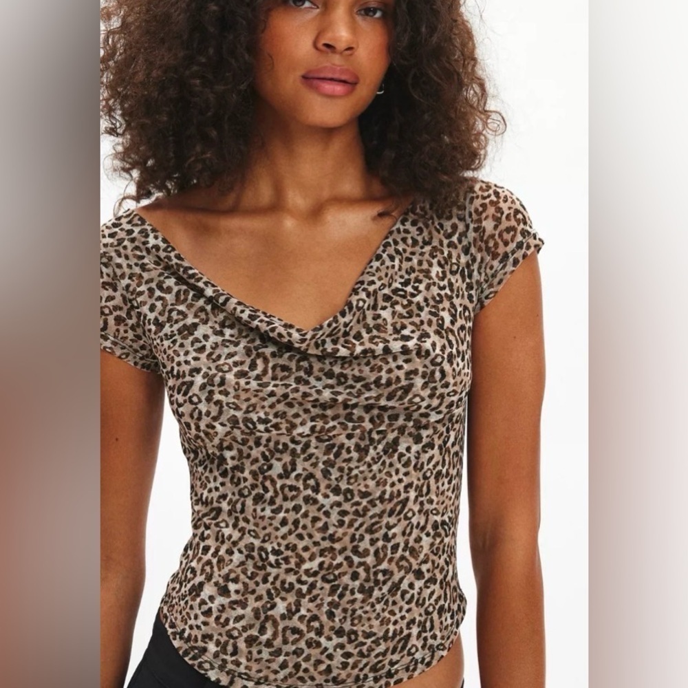 Silence + Noise Lara off the shoulder top size small